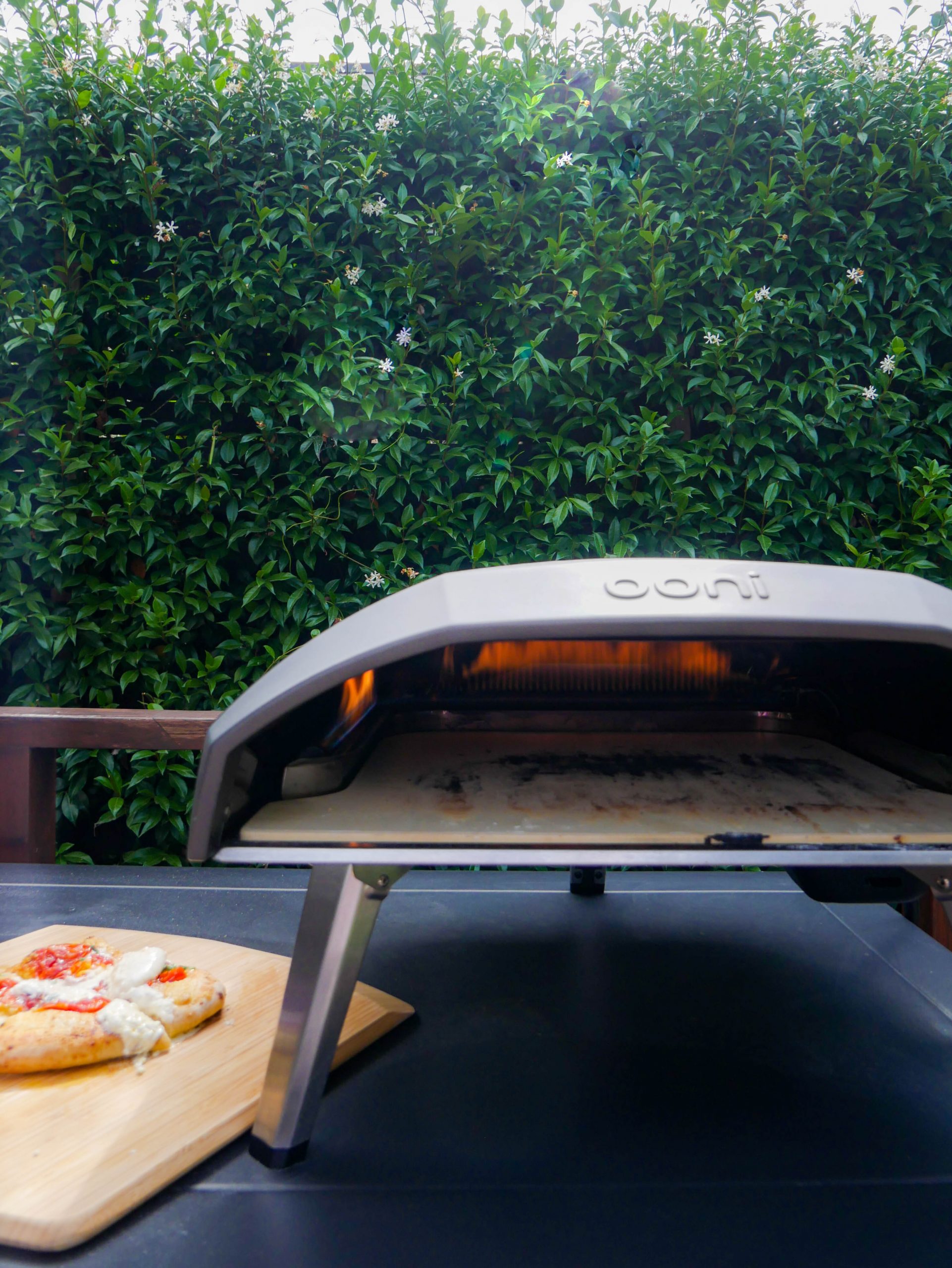 Cheesy Roasted Garlic Bread Pizza - Daen's Kitchen