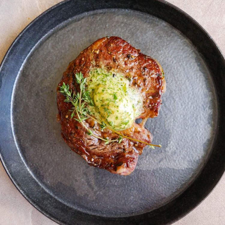 steak with garlic confit