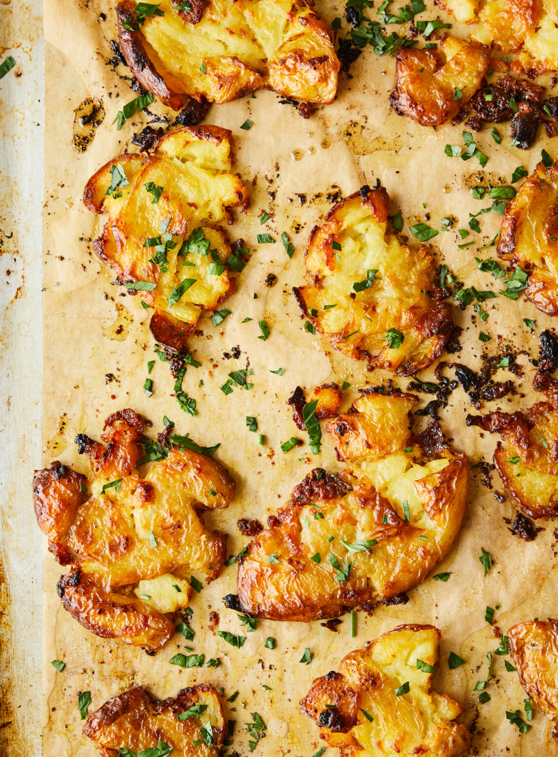 Crispy Garlic Butter Smashed Potatoes (The Crispiest Potatoes!) - Daen ...